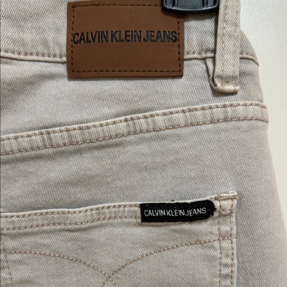 Calvin Klein Mid Rise Wide Leg Crop Button Fly Denim light gray  Jeans Size 25! - Picture 6 of 8